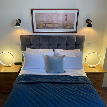 The Red Lion Hotel Cromer Bagian luar foto A bedroom at The Old Post Office