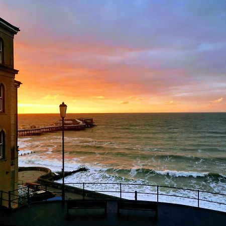 The Red Lion Hotel Cromer Bagian luar foto Sunset at the harbour