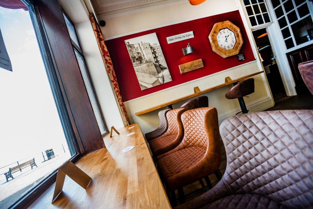 The Red Lion Hotel Cromer Bagian luar foto Interior of the station