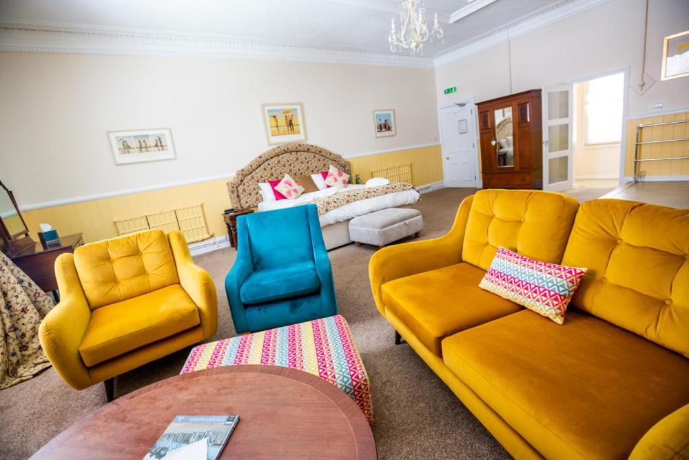 The Red Lion Hotel Cromer Bagian luar foto The lounge at the care home