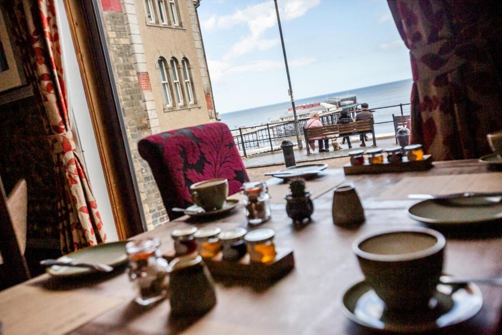 The Red Lion Hotel Cromer Bagian luar foto The restaurant at the hotel