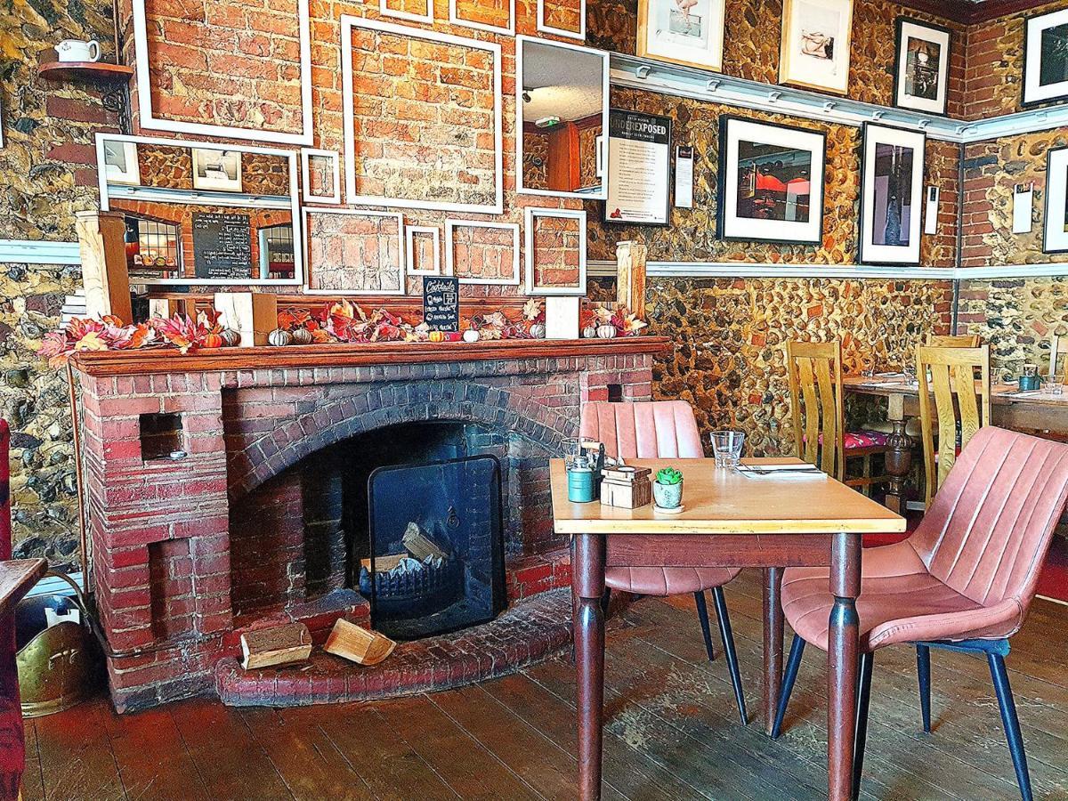 The Red Lion Hotel Cromer Bagian luar foto The interior of the restaurant