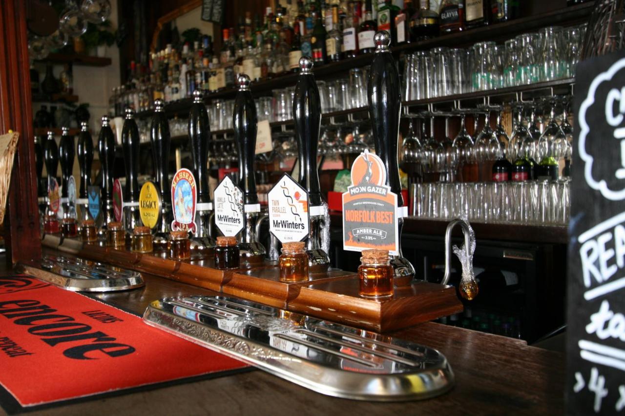 The Red Lion Hotel Cromer Bagian luar foto Beer taps in a pub